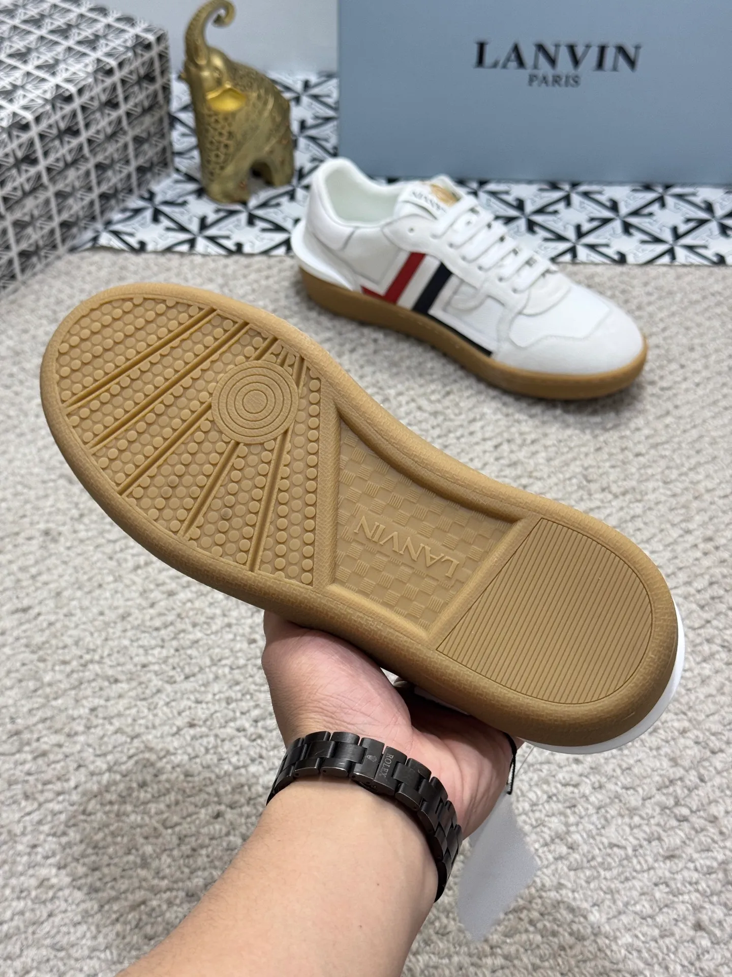 Men's men's shoes 💰520 [New style] 🦈🦈lanvin #LANVIN spring and summer series new colors ❤️‍🔥The latest lace-up fashionable casual Forrest Gump running shoes~bumpr high-quality couple 👫 series!! The latest trendy products of the season. Many bloggers have planted grass and purchased the original molds for customization. The uppers are nubuck leather. They are very versatile, fashionable and casual, and are comfortable to wear on the feet. Recommended! The original molds have clear logo rubber bottoms, which are non-slip and wear-resistant. Size: Female 36~40 Male 38-44 (45 customized